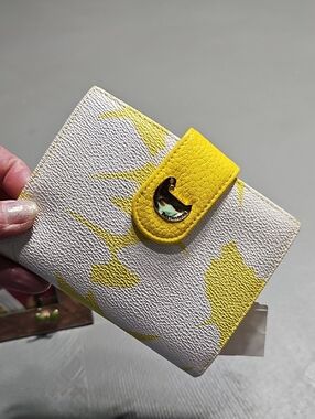 Tri-Fold Wallet BUXTON Yellow & White RFID Coin Purse Pebble Leather Floral